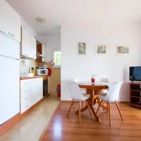 Διαμέρισμα Marta *